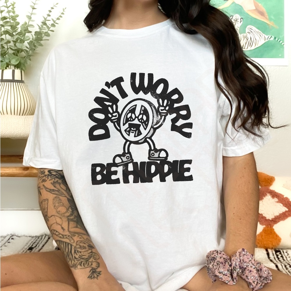 🚨 SALE 🚨 Comfort Colors Don’t Worry Be Hippie Peace Sign Graphic Tee